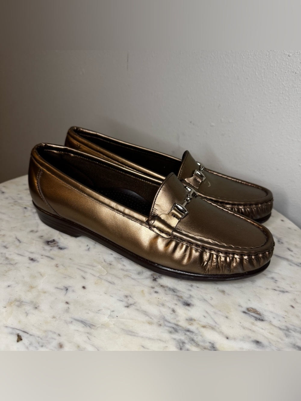 SAS Tripad Loafers Size 7.5 M
Leather gold shoes